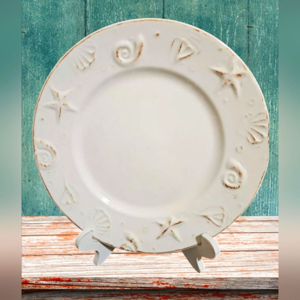 Thomson Pottery HAMPTON Seashell Starfish Embossed Rustic Off White Dinner Plate